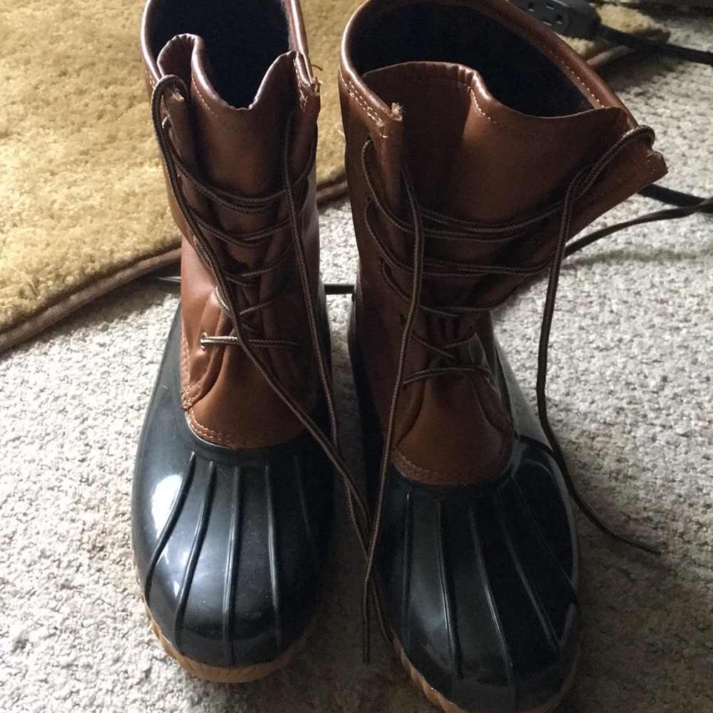 Duck boots barely worn
